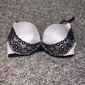 Victoria’s Secret very sexy push up $34D